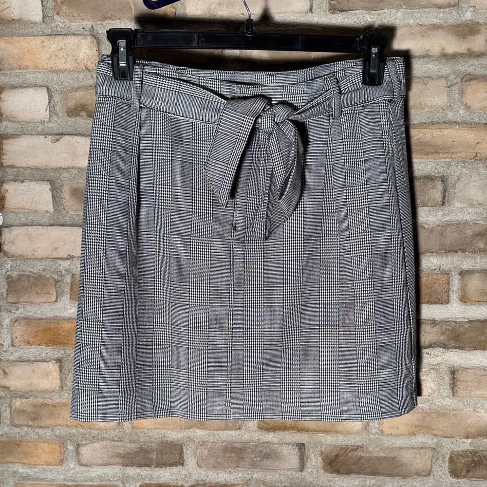 Chic Women's Gray Plaid Mini Skirt with Tie Belt